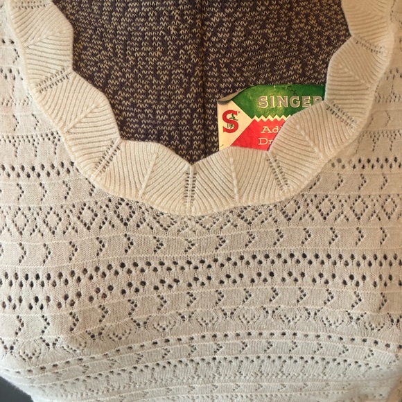 Knitt Mix scallop necked white large top - Picture 2 of 2